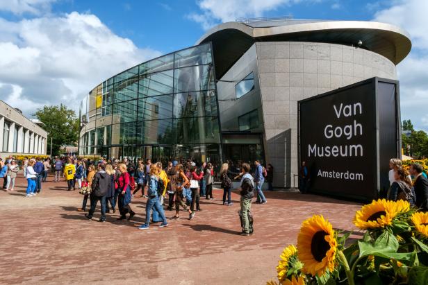 Van Gogh Museum Amsterdam crowd in front of the Van Gogh Museum Amsterdam