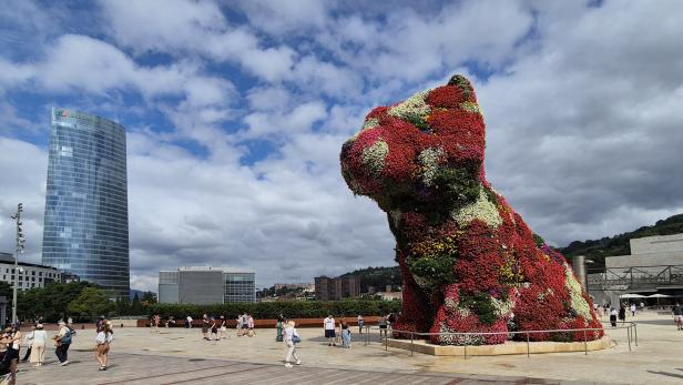 „Puppy“ ist der Fotostar in Bilbao: Entworfen wurde das Hündchen von Künstler Jeff Koon.