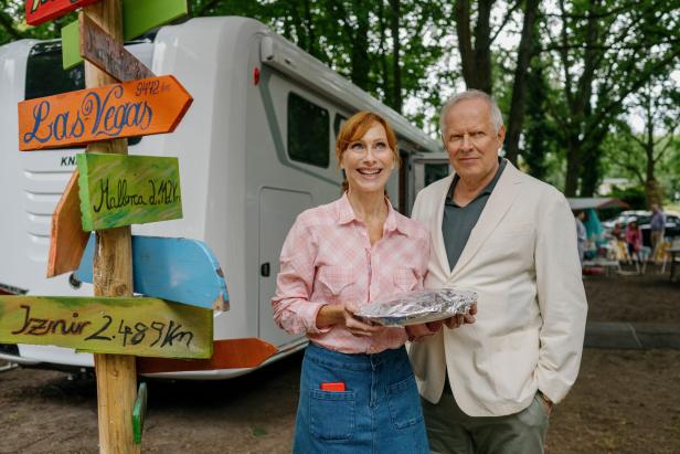 Andrea Sawatzki mit Filmehemann Axel Milberg in "Familie Bundschuh - Wir machen Camping"