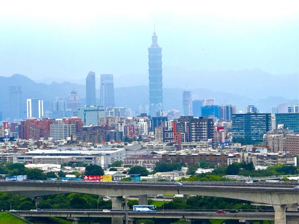 Taipeh mit Wolkenkratzer Taipeh 101.