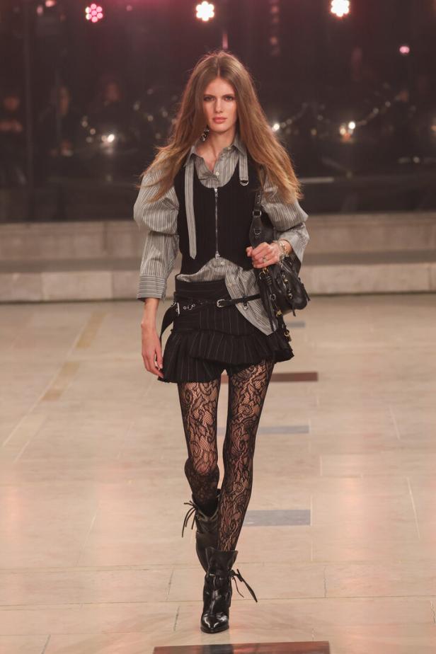 Isabel Marant: Runway - Paris Fashion Week - Womenswear Fall/Winter 2025-2026