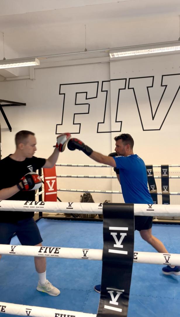 Redakteur Alexander Kern beim Boxtraining