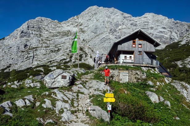Hesshütte im Gesäuse, Berg im Hintergrund