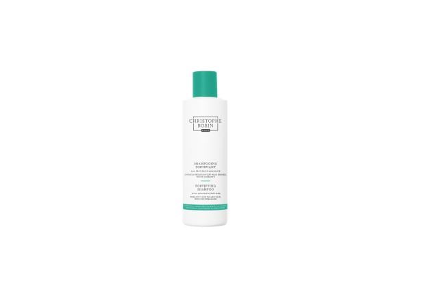 Eine Flasche „Christophe Robin“ Shampoo für kräftigeres Haar.