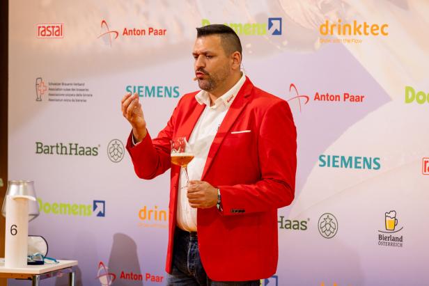 Biersommelier-WM 2025 - Finalist Reinhard Feigl bei seinem Vortrag