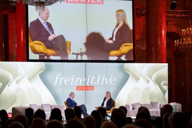 Ferdinand von Schirach im Interview mit Marlene Auer bei KURIER freizeit.live in der Wiener Hofburg