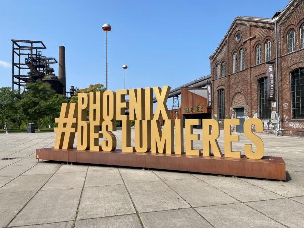 Schriftzug #Phoenix des Lumieres vor dem Museum