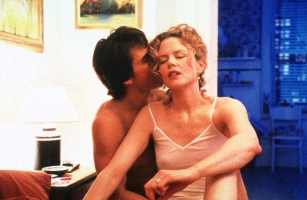 Filmszene aus Eyes Wide Shut von Stanley Kubrick: Nicole Kidman verführt Tom Cruise in einem Spaghettyträger-Unterhemd von Hanro. 