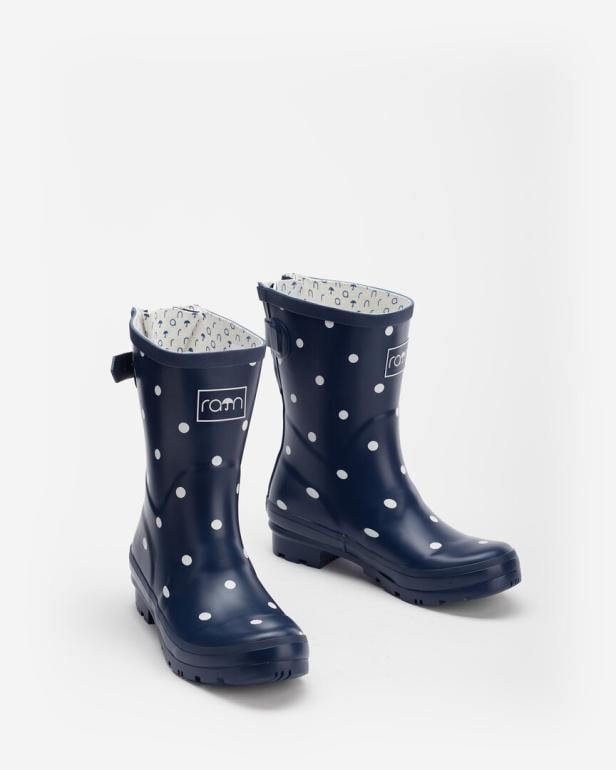Dunkelblaue Stiefel mit weißen Punkten und Innenfutter von Rajn.