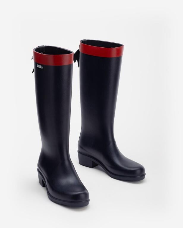 Handgefertigte Regenstiefel mit Absatz und Reitsportdetails von der Marke Aigle Myrica.