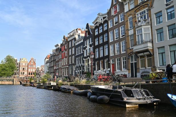 Schöne Häuserfassaden in Amsterdam