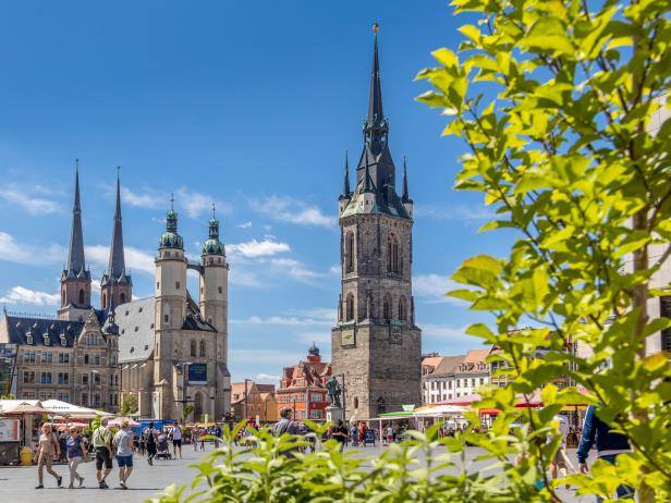 Fünf Türme prägen das Stadtbild von Halle.
