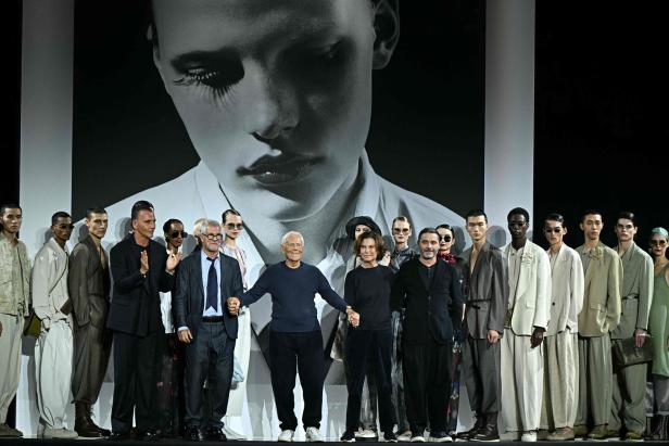 FASHION-ITALY-MILAN-WOMEN-EMPORIO-ARMANI