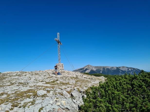 Jakobskogel-Kreuz auf der Rax. Jakobskogel-Kreuz auf der Rax.