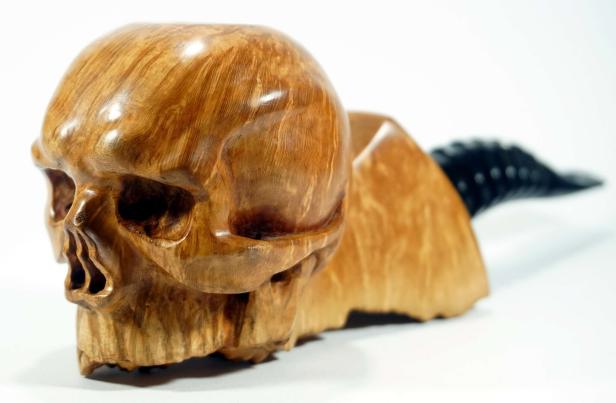 Totenkopfpfeife, Schnitzarbeit von Ludwig Lorenz