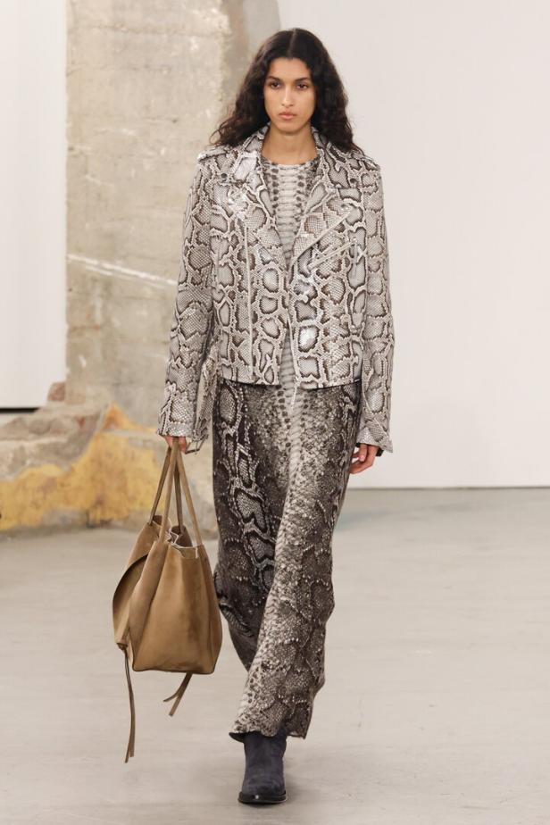 Gabriela Hearst - Runway - Paris Women's Fashion Week Fall/Winter 2025-2026 Gabriela Hearst - Runway - Paris Women's Fashion Week Fall/Winter 2025-2026