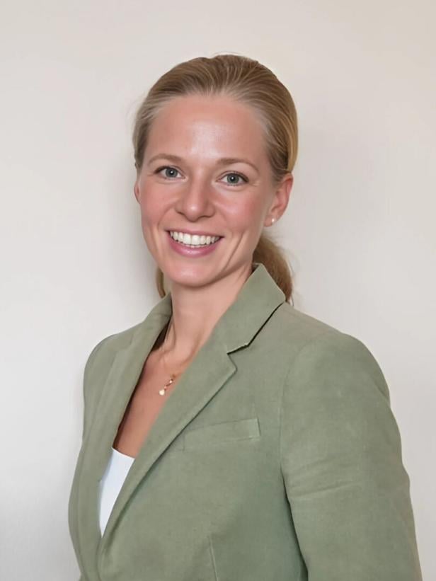 Daniela Popp, Knigge-Expertin