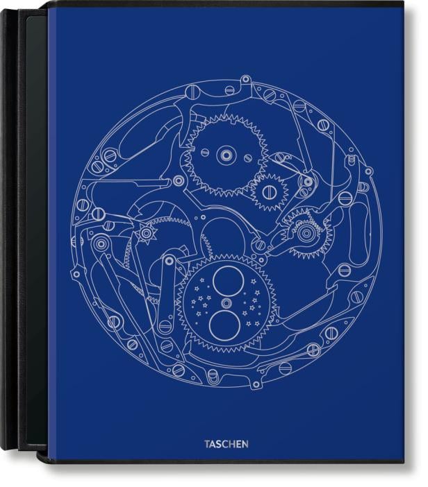 Auf dem blauen Buch von Taschen ist eine weiße Zeichnung eines Uhrwerks abgebildet.