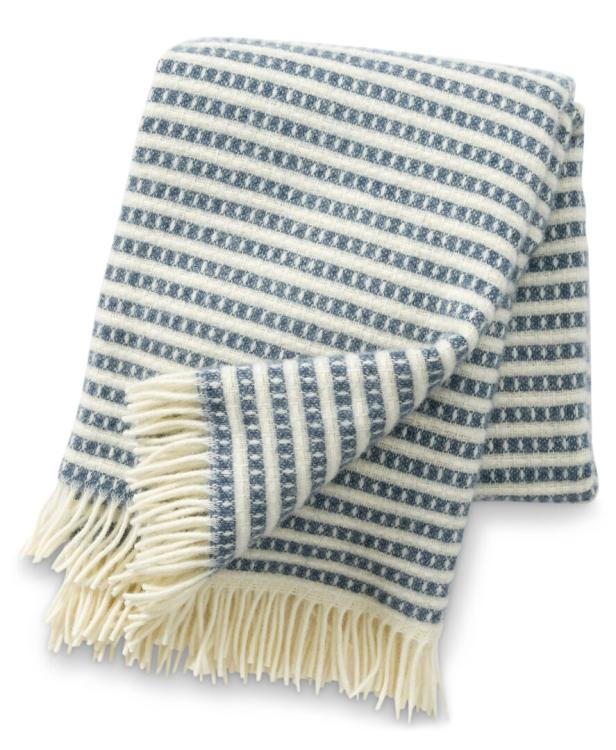 Weiß-blau gestreifte Decke