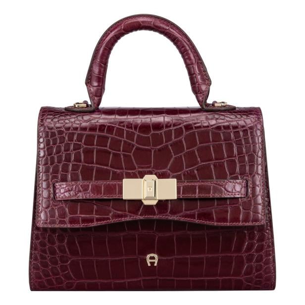 Eine Weinrote Tasche