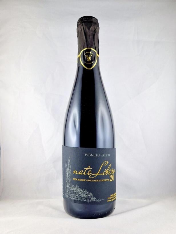 Eine schwarze Sektflasche