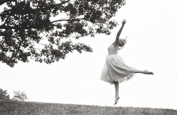 Marilyn Monroe Dances Outdoors