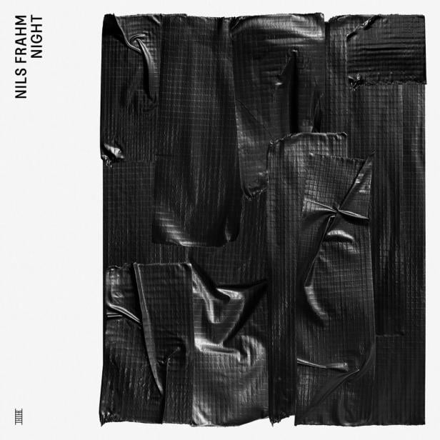 Das Cover zeigt eine Collage aus schwarzem, strukturiertem Material mit dem Schriftzug "Nils Frahm Night".