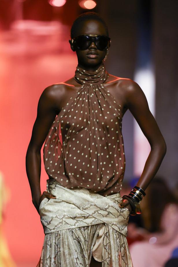 Elie Saab: Runway - Paris Fashion Week - Womenswear Spring/Summer 2026