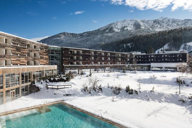 Hotel Falkensteiner Hotel & Spa Carinzia von außen im Winter