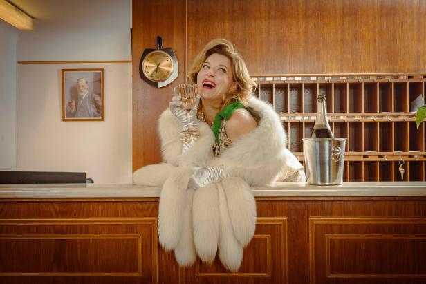 Schauspielerin Caroline Frank in ihrer Rolle in "Pension Schöller"