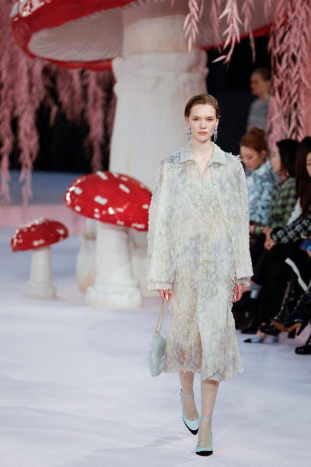 FASHION-FRANCE-WOMEN-CHANEL