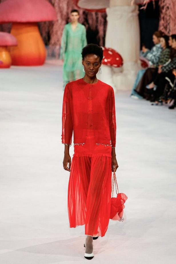 FASHION-FRANCE-WOMEN-CHANEL