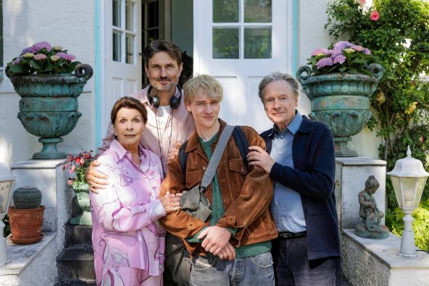 Am Filmset: Regisseur Verhoeven mit Senta Berger, Hauptrolle Bruno Alexander und Michael Wittenborn