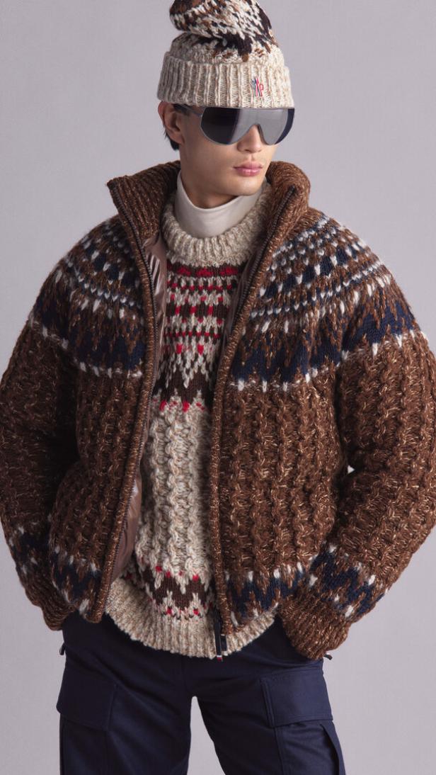 Grobstrickpullover kombiniert mit wattierter Blousonstrickjacke