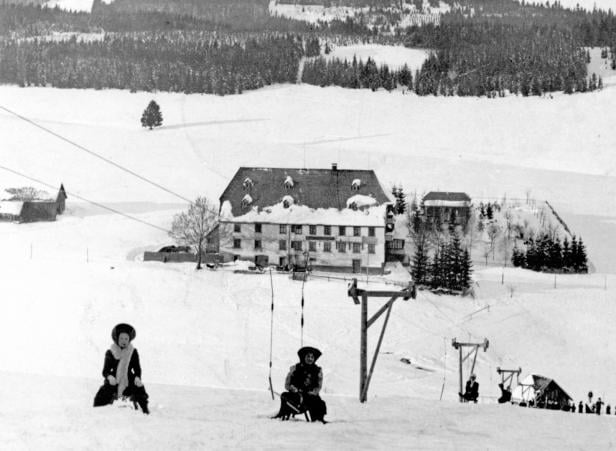 sports, winter sports, skiing, the first ski lift of the world, tavern Schneckenwirt, Schollach, High Black Forrest, 1910, Additional-Rights-Clearance-Info-Not-Available
