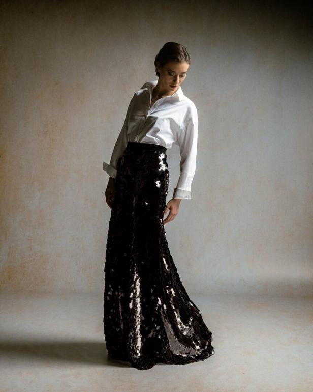 Die Kombination aus weißer Hemdbluse zum aufwendigen Abendrock ist  ganz typischer New-York-Uptown-Style. Hier in der Version von Elfenkleid.