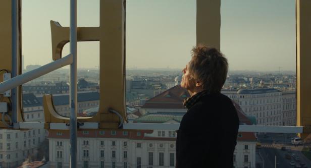 Willem Dafoe am Dach des Intercontinental im Film „The Souffleur“