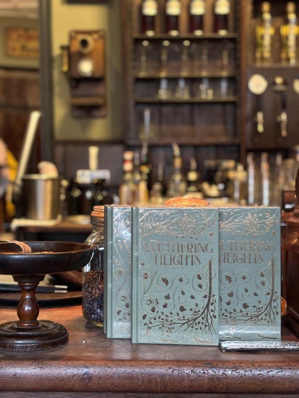 Tresen von kleinem Kaffeehaus.