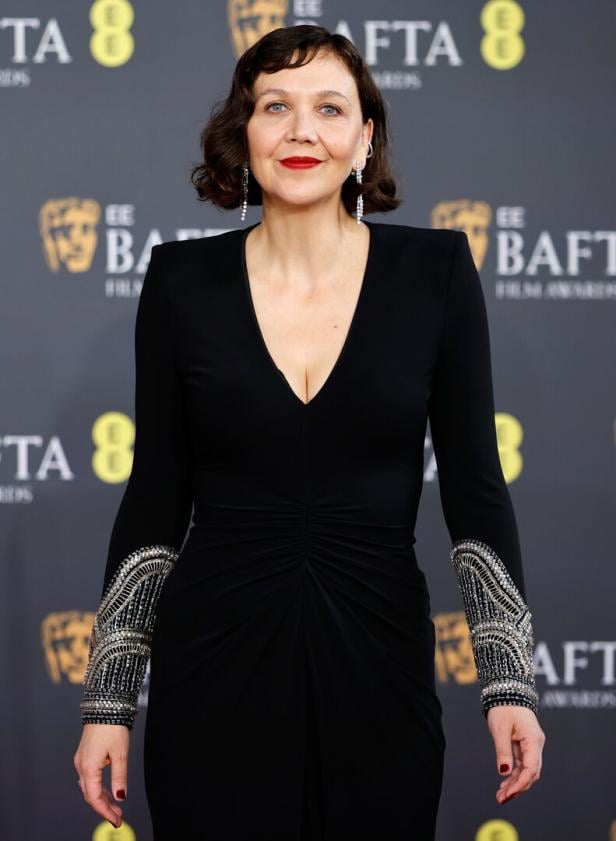 Maggie Gyllenhaal trägt ein Alexander-McQueen-Kleid aus dem Jahr 2015.