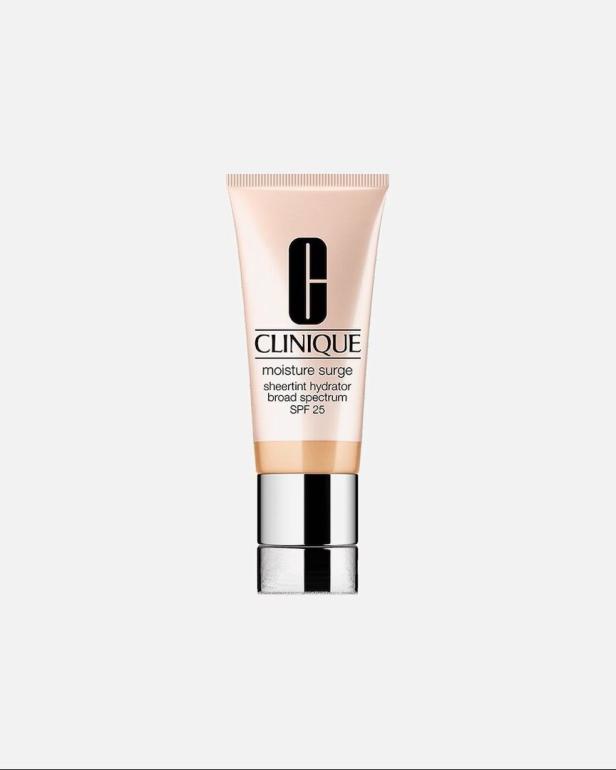 Eine Tube Clinique Moisture Surge Sheertint Hydrator SPF 25 steht vor einem hellen Hintergrund.