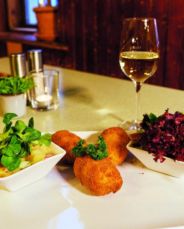 Das gebackene Gulasch im Gasthaus "Heidingers"