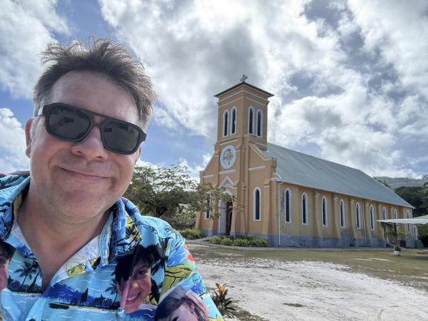 Radtour mit Sehenswürdigkeiten:  Notre Dame de L’Assomption auf La Digue.