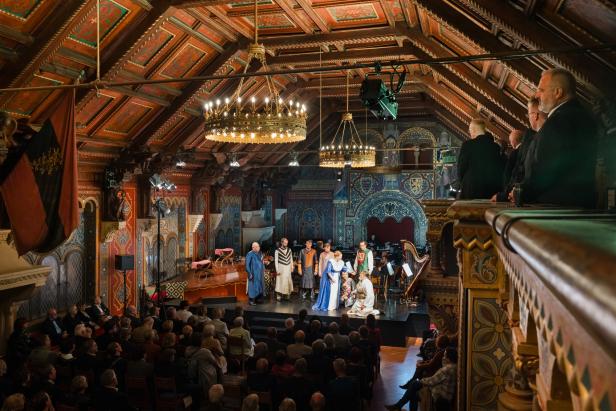 Eine Oper von innen, mit Bühne 