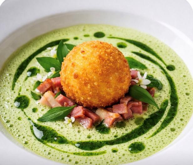 Bärlauchschaumsuppe mit gebackenem Ei