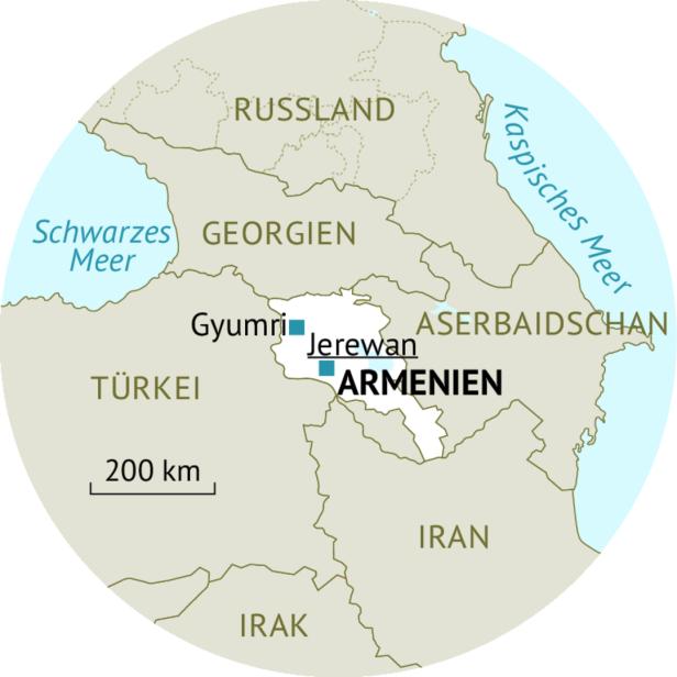 Armenien liegt zwischen Georgien, Aserbaidschan, Iran und Türkei, mit den Städten Jerewan und Gyumri.