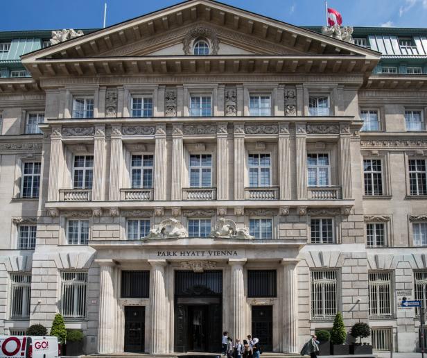 Nachnutzung denkmalgeschützter Bankgebäude: Park Hyatt Vienna - Luxushotel in einstiger Länderbank-Zentrale