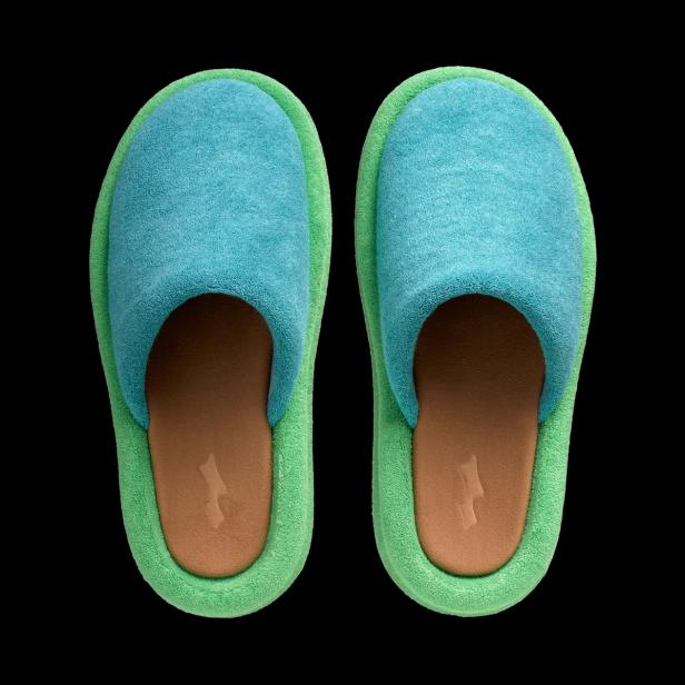 „Ausruh-Schuhe“:  Die Rest Slippers von  Justins Modemarke Skylrk um 145 Euro.