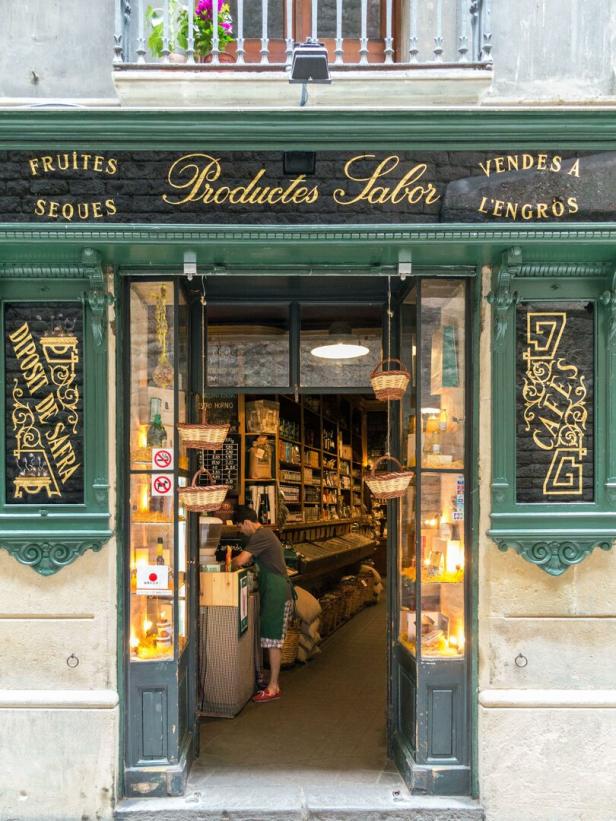 Ein süßes, grünes Geschäft in Barcelona