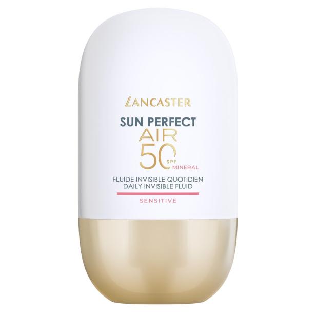 Weiße und goldene Flasche mit der Aufschrift „Lancaster Sun Perfect Air SPF 50 Mineral“ für empfindliche Haut.
