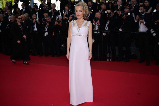 Gillian Anderson im edlen Miu-Miu-Look